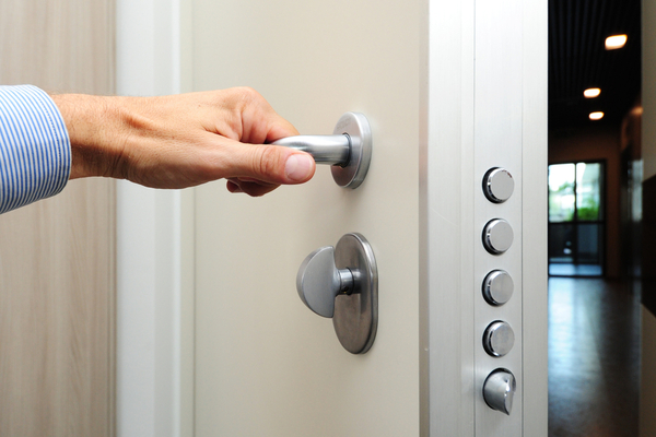 Vchodové dvere do domu – ako zvládnuť ich výber?